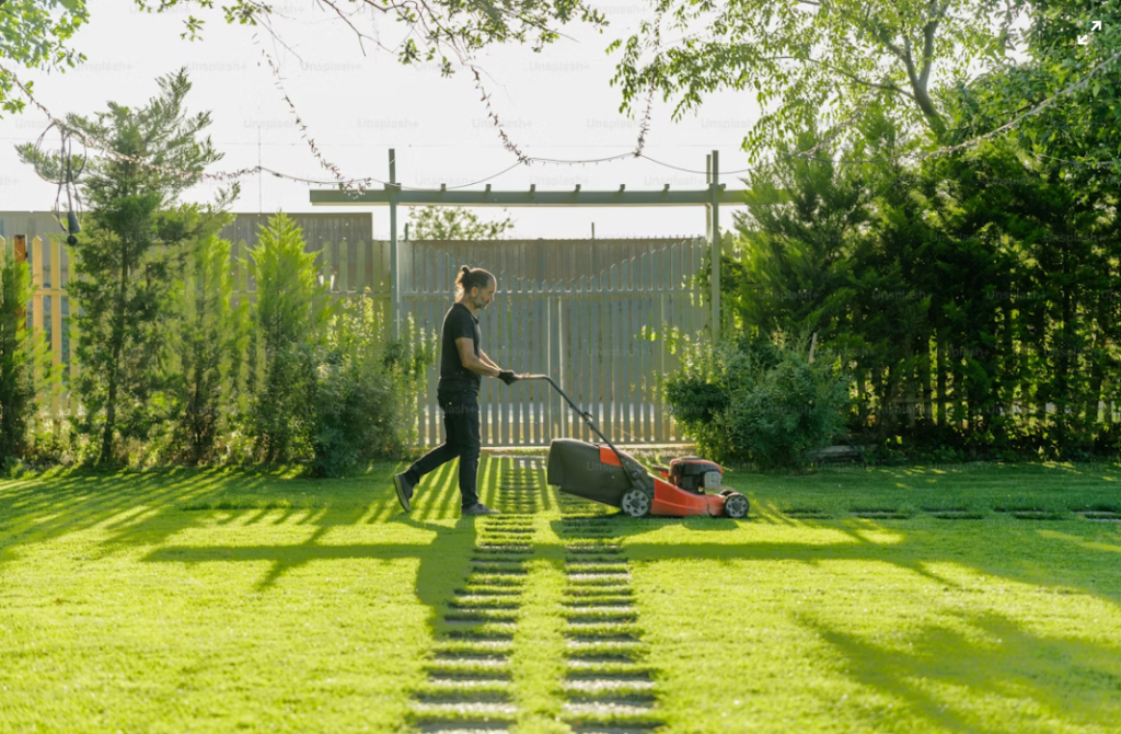 🏆 Best Lawn Mowers for Small Yards in 2026 (Complete Buying Guide) man mowing small backyard with cordless lawn mower